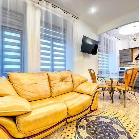 Світло! Vip Apartment In The Druzhby Narodiv Metro Station Kyjev Exteriér fotografie