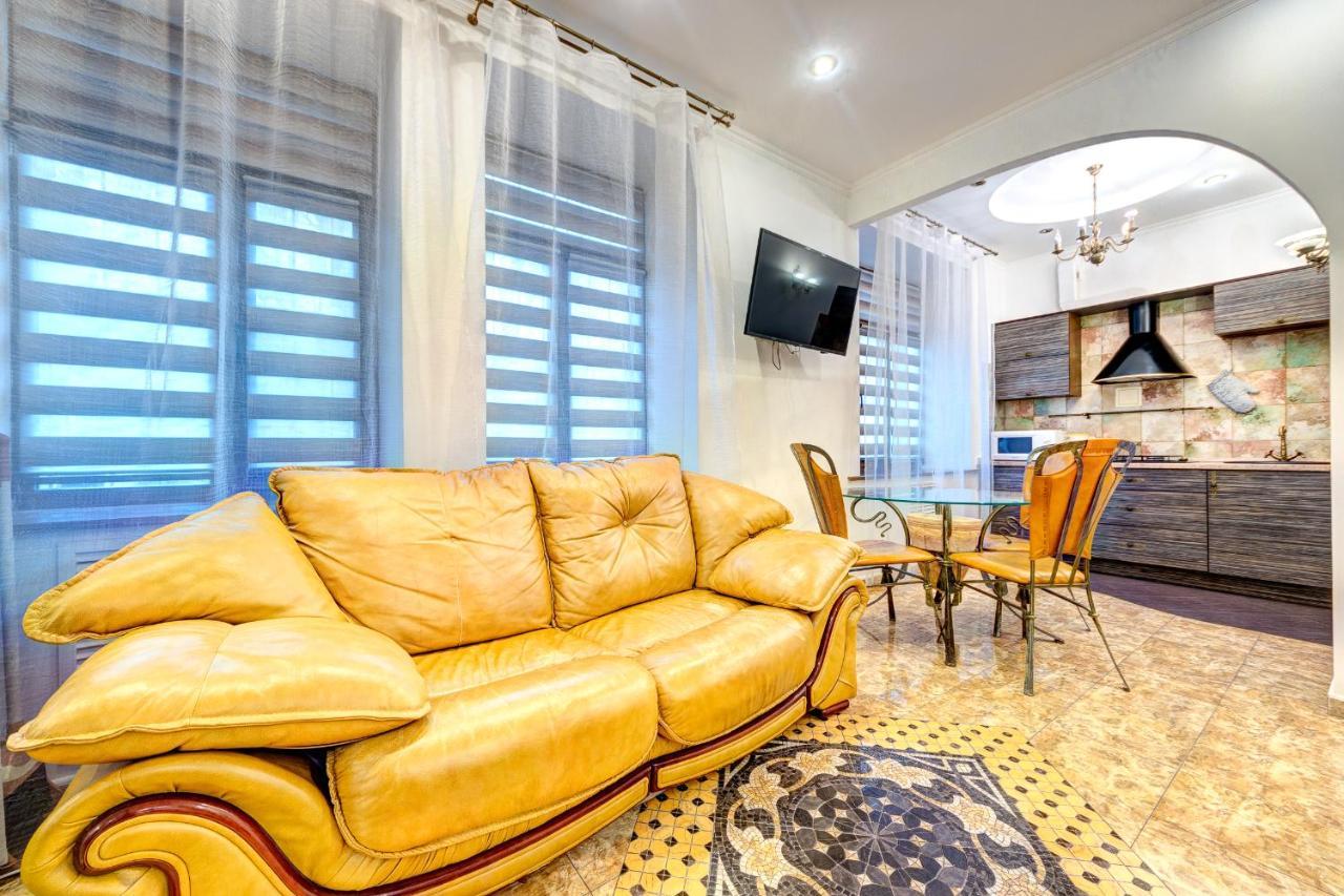Світло! Vip Apartment In The Druzhby Narodiv Metro Station Kyjev Exteriér fotografie