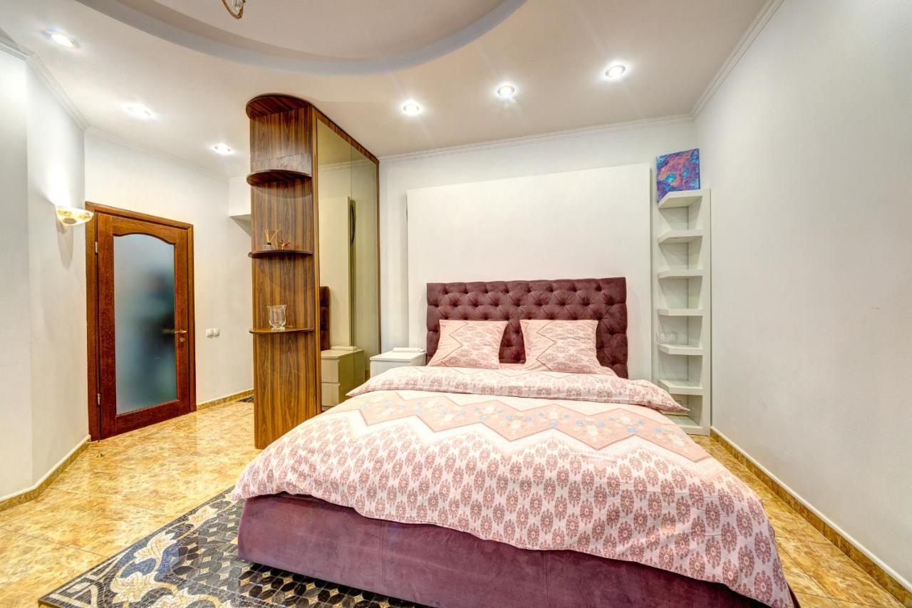 Світло! Vip Apartment In The Druzhby Narodiv Metro Station Kyjev Exteriér fotografie